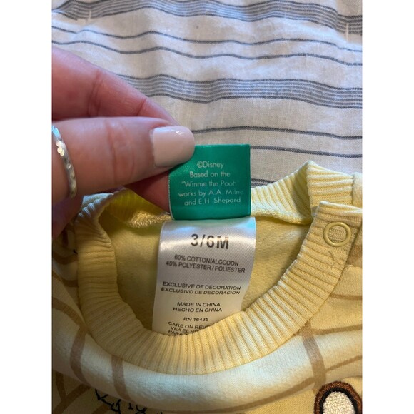 Disney Baby Winnie The Pooh Embroidered Patch Crewneck Sweatshirt Size 3-6 Month - Picture 8 of 8